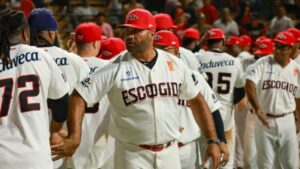 Leones dejan en el terreno a los Toros para seguir en primero