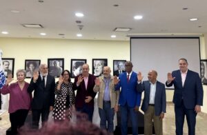 Juramentan nueva directiva de Escritores Dominicanos