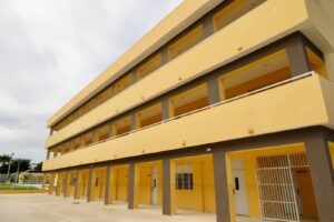 Presidente Luis Abinader inaugura el Liceo César Nicolás Penson en Verón-Punta Cana