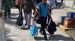 Confiscan mochilas en escuela de SFM tras sospechas de uso de pesticida en intoxicación de estudiantes