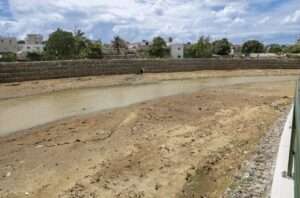 Abinader inauguró muros de gaviones en el río Duey en Higüey, y un puente en Hato Mayor