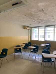 Aulas de Ingeniería Electromecánica de la UASD en condiciones precarias