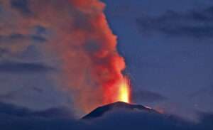 Hasta siete volcanes despiertan a la vez tras el terremoto de Kamchatka