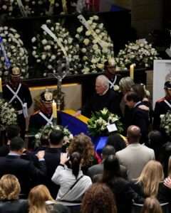 Colombianos rinden homenaje al senador Miguel Uribe tras su fallecimiento