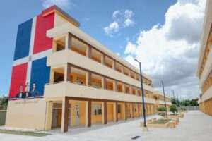 Gobierno inaugura siete centros educativos en San Pedro de Macorís en beneficio de más de 4 mil estudiantes
