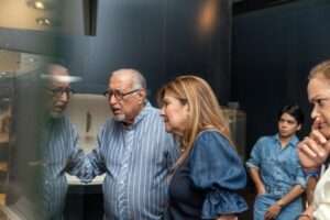 Carolina Mejía visita el Centro León y reafirma su compromiso con la cultura dominicana