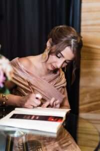 Gisel Castillo presenta su primer libro Ser Visible sobre autenticidad y propósito