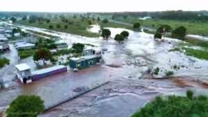 Varias viviendas resultan inundadas en Juana Méndez por crecida del río Masacre tras incidencia de vaguada