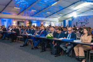 Paliza destaca avances en gobernanza digital y educación técnica durante conferencia de ProCompetencia