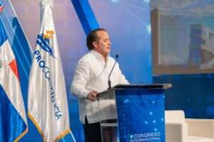 Paliza destaca avances en gobernanza digital y educación técnica durante conferencia de ProCompetencia