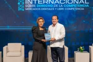 Paliza destaca avances en gobernanza digital y educación técnica durante conferencia de ProCompetencia