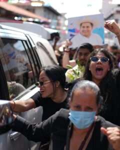 Movimiento del Sombrero propone a viuda de alcalde asesinado para presidir Uruapan