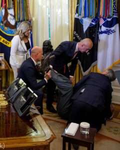 Ejecutivo se desmaya durante rueda de prensa de Donald Trump en la Casa Blanca