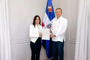 Canciller Roberto Álvarez recibe cartas credenciales de la nueva embajadora de EE. UU., Leah Francis Campos