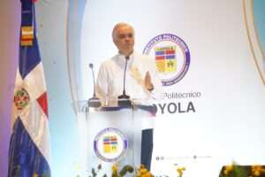 Ministro Luis Miguel De Camps exalta la educación técnica como motor de transformación en graduación del Instituto Politécnico Loyola