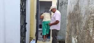 Lluvias reducen asistencia al cementerio de la avenida Máximo Gómez en el Día de los Fieles Difuntos