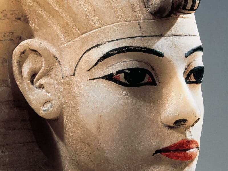 ¿Sabías que las primeras mujeres en pintarse los labios fueron las egipcias?