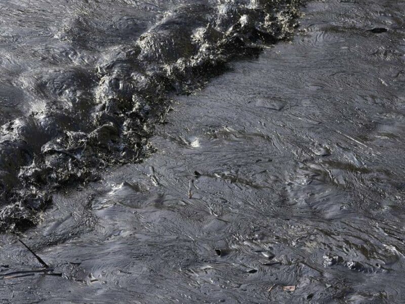 Perú: derrame de petróleo por oleaje tras erupción en Tonga