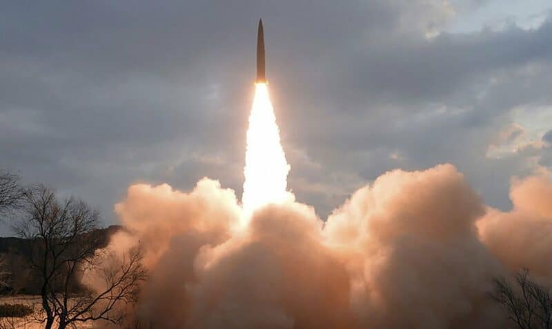 Corea del Norte vuelve a lanzar un misil hacia el mar de Japón