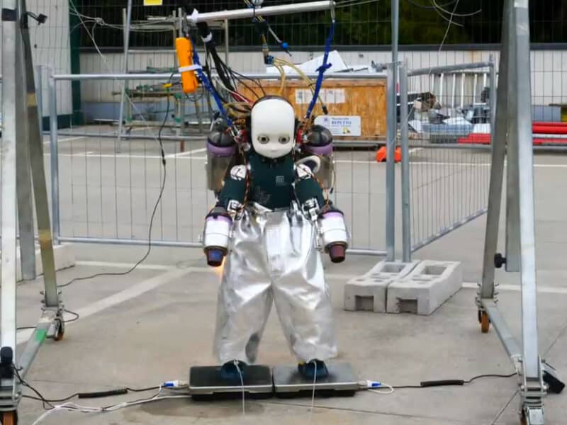iRonCub, un robot para desastres naturales inspirado en Iron Man