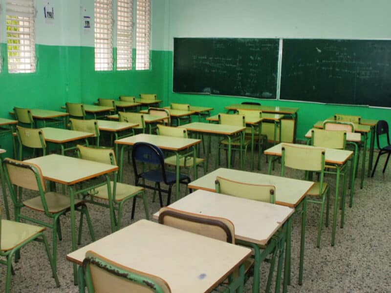 Advierten educación pública está en peligro; afirma incertidumbre reina en el sector