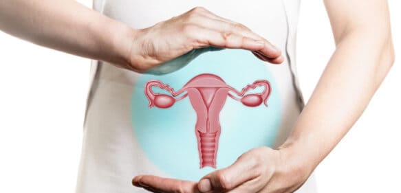Ginecóloga oncóloga explica que el sangrado vaginal anormal es un posible síntoma del cáncer de cervix