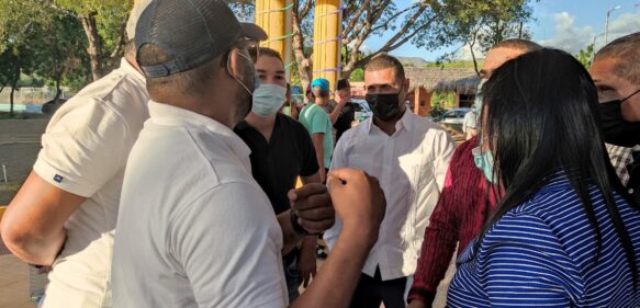 Comunitarios defienden gestión de alcalde de Las Charcas de Azua