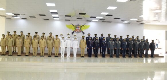 Ministro de Defensa recibe la visita de Oficiales Generales y Superiores  de tres promociones de Cadetes y Guardiamarinas