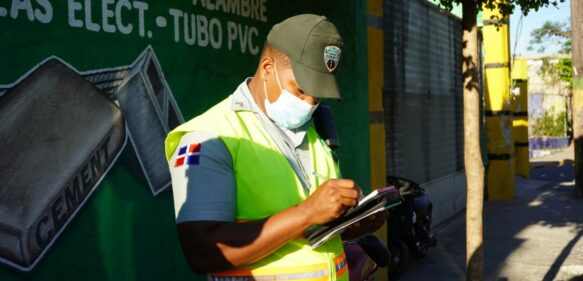Agentes DIGESETT mantienen en zozobra con infracciones a Los Alcarrizos sin poner frente el caos vehicular