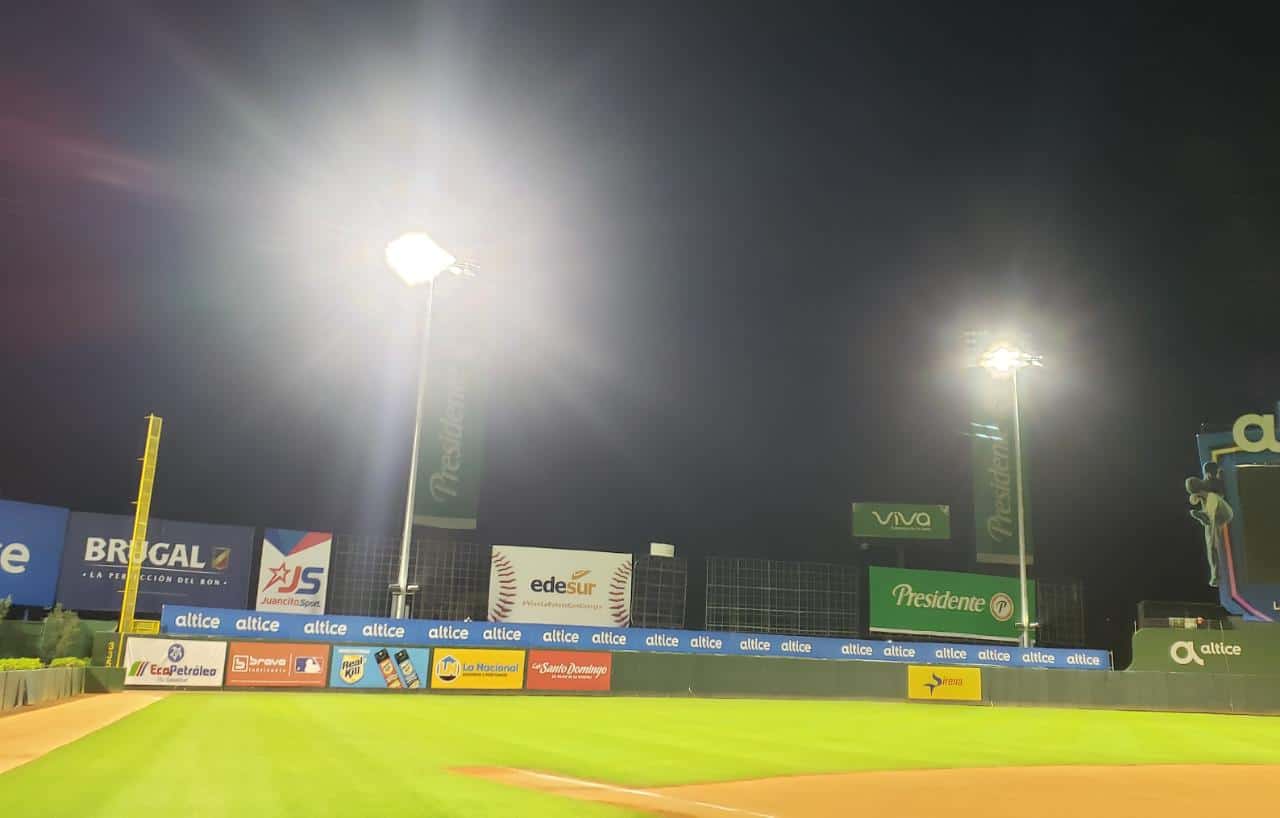 Sistema de luces led en estadio Quisqueya es una realidad