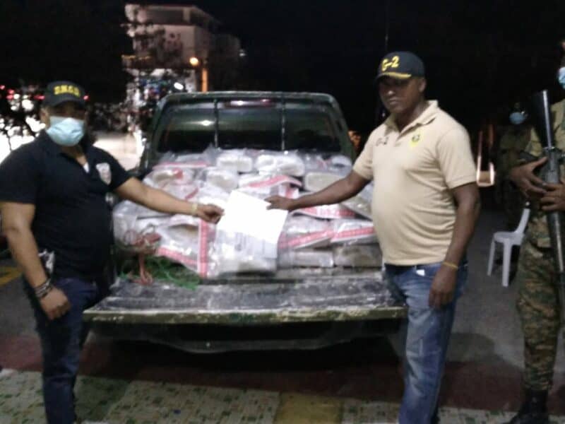 Ejército ocupa camioneta con 69 pacas de marihuana en Las Mata de Farfán- San Juan