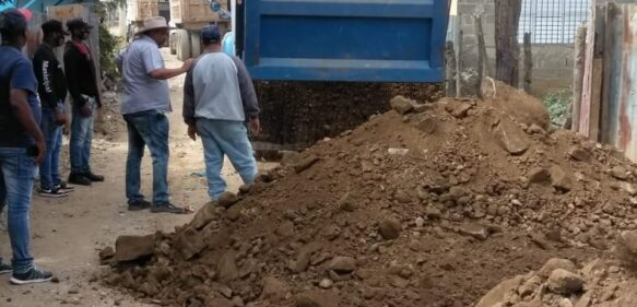 Ayuntamiento y Desarrollo Fronterizo intervienen calles del sector Abanico en Dajabón