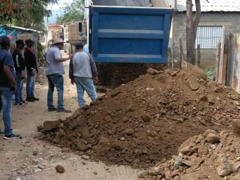 Ayuntamiento y Desarrollo Fronterizo intervienen calles del sector Abanico en Dajabón
