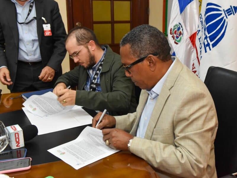 Tecnificación de Riego y Comedores Económicos firman acuerdo para beneficiar a productores agropecuarios