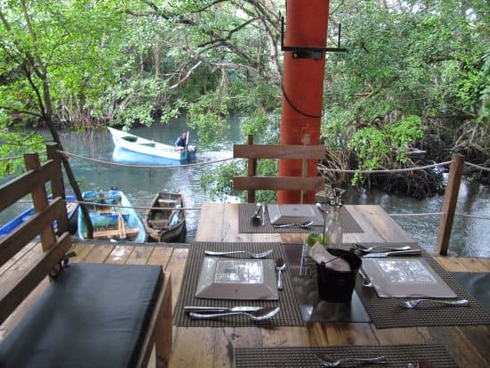 Restaurantes al rededor de la Laguna Gri-Gri siguen brindando sus servicios ante trabajos de mejoramiento.