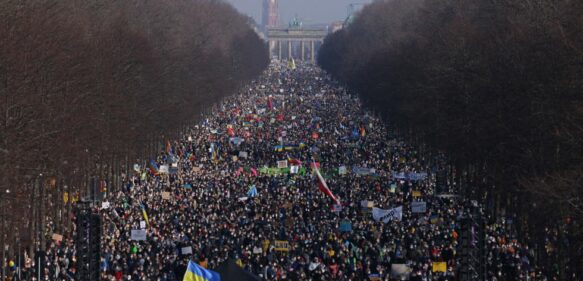 Berlín: Miles marchan contra la invasión de Rusia a Ucrania