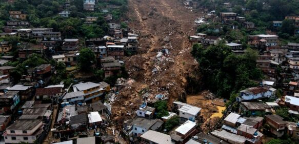 Brasil trata de recuperar cuerpos tras deslaves mortales