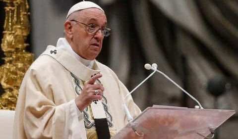 El papa Francisco pide paz para preservar al mundo “de la locura de la guerra”