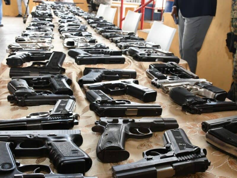 Interior y Policía extiende por seis meses vigencia licencia de armas de fuego  vencidas