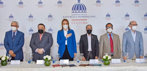 Ministra de Cultura encabeza lanzamiento colección de libros del Bicentenario de la Independencia Efímera