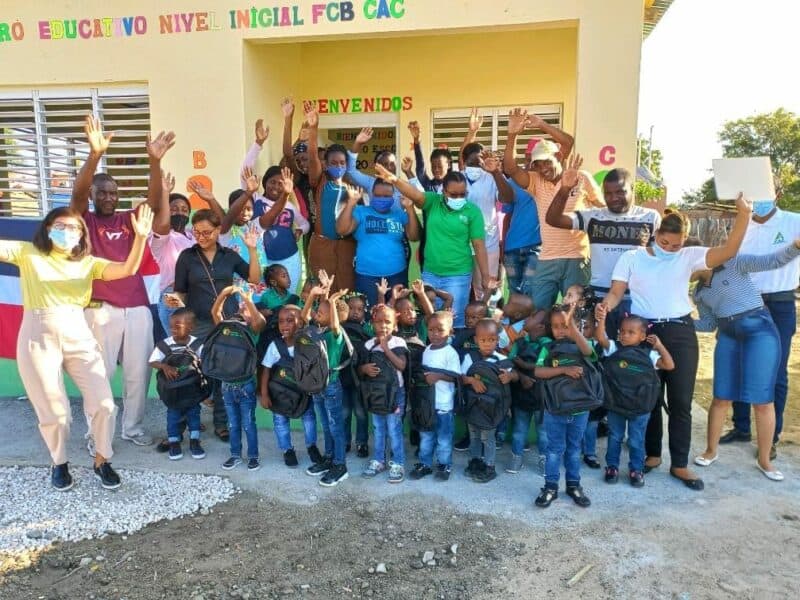 Fundación Central Barahona entrega nueva escuela en Batey 8