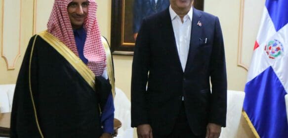 Abinader recibe en su despacho al ministro de Turismo de Arabia Saudita