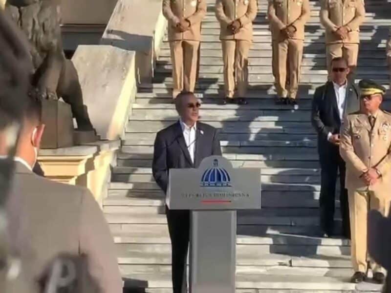 Abinader encabeza acto a la Bandera en el Palacio Nacional