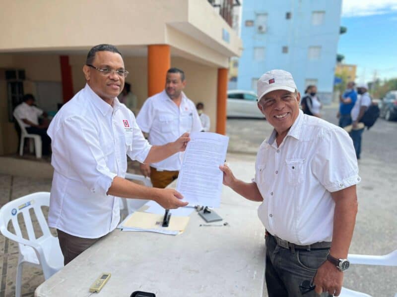 Avanzan trabajos de titulación de propiedades en Maquiteria, Santo Domingo Este