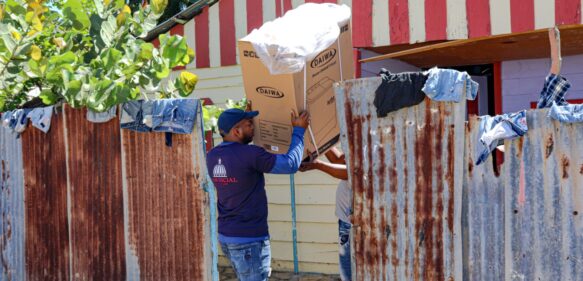 Plan Social cumple promesa a más de 300 familias afectadas por inundaciones en Monte Cristi