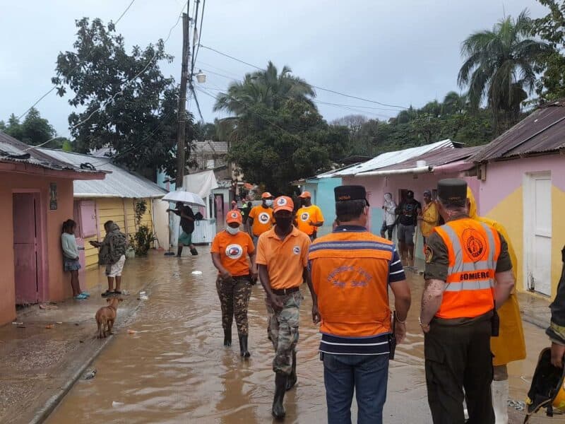 Inundaciones en Higüey; Defensa Civil responde al llamado de afectados