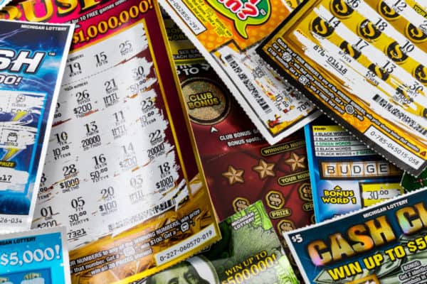 Piden legalizar vendedores ambulantes de lotería