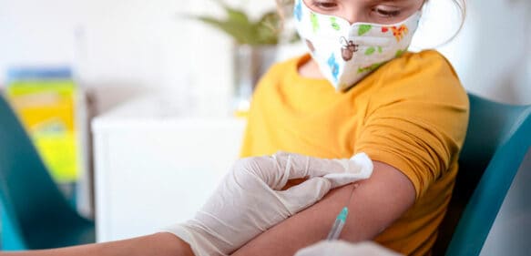 Vacunación de niños en las  escuelas inicia a buen ritmo