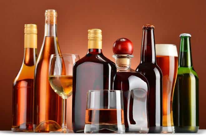 PN apresa 13 personas en negocios violaban horario expendio bebidas alcohólicas en Santiago