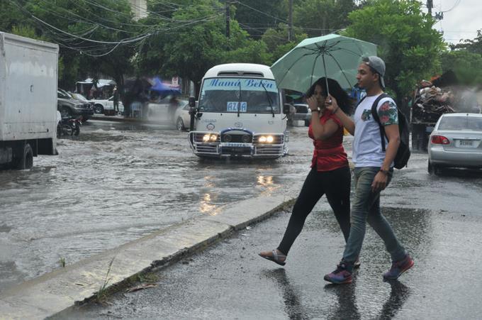 Onamet pronostica lunes lluvioso en gran parte del país por sistema frontal